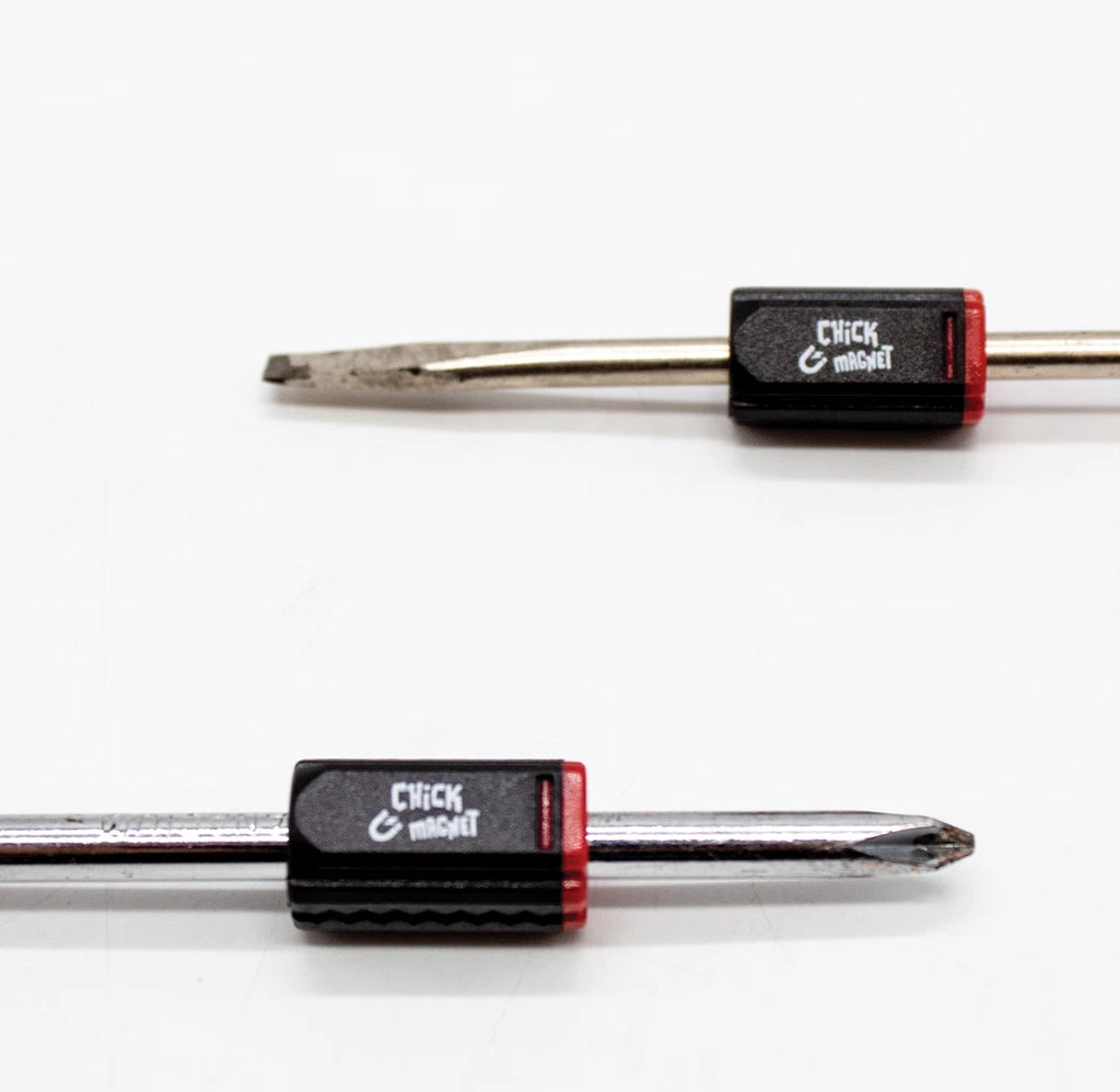 CHICK MAGNET 2-Piece Self-Adjusting Bit Magnetizer for 5/32 to 1/4 Inch